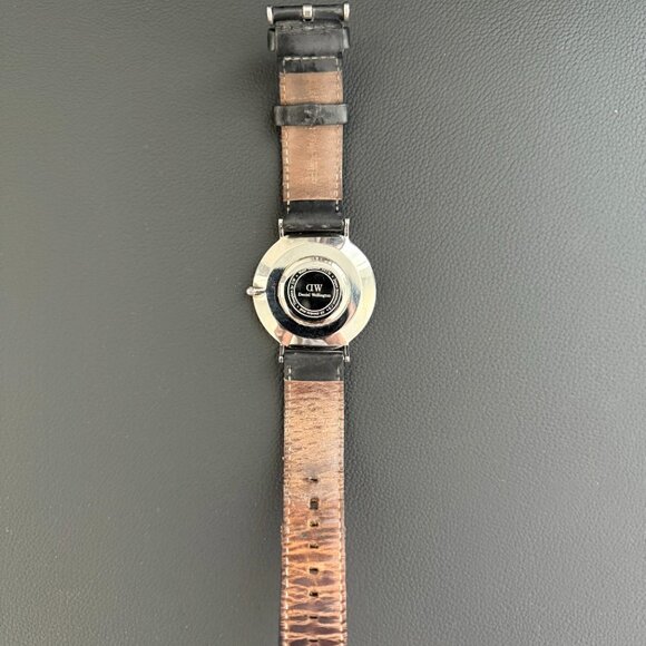 Daniel Wellington Unisex Watch - Picture 3 of 3